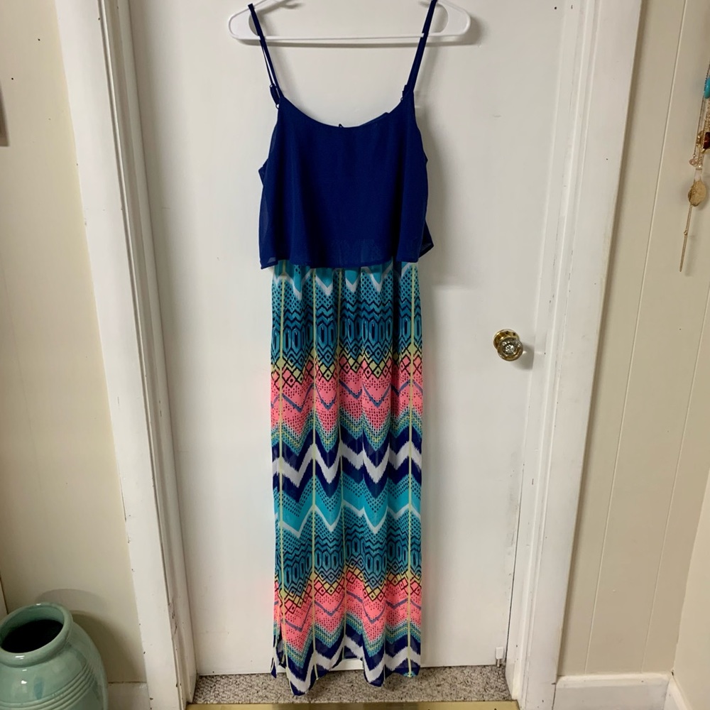 New ⭐️ Chevron Maxi Dress